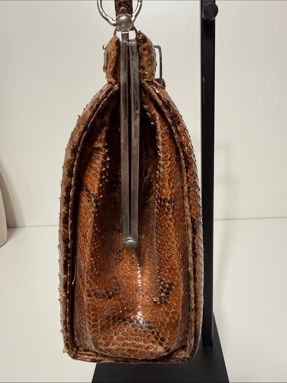 Vintage Brown Snakeskin 1940’s Handbag with Single Handle - Picture 7 of 17